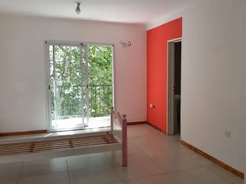 VENTA MONOAMBIENTE FRENTE + 5 COCHERAS SAENZ PEÑA