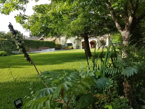 Casa en Venta con 2 cocheras