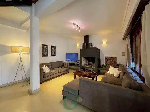 Casa 6 ambientes con 3 baños