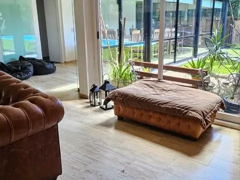 Casa 6 ambientes con 5 baños