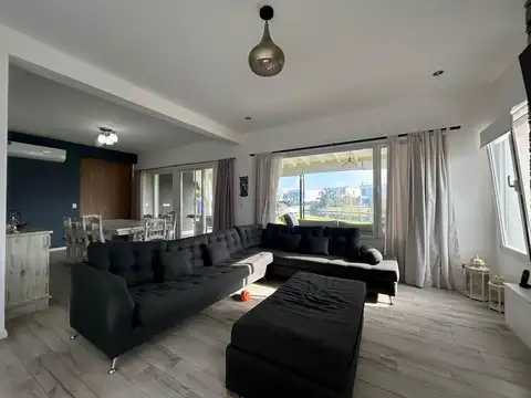 Casa en Venta en El Cantón - Barrio Golf, USD 360.000