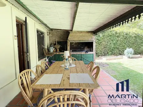 CASA VENTA BELLA VISTA BARRIO CON PORTÓN 1 PLANTA JARDÍN PILETA 2  ENTRADAS  OPCIÓN USO PROFESIONAL