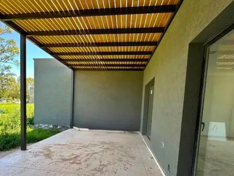 Casa 3 ambientes con 2 baños