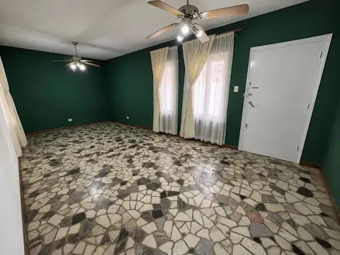Venta casa 3 dormitorios con patio en Pueyrredon