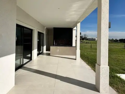 Casa en Venta con 6 cocheras
