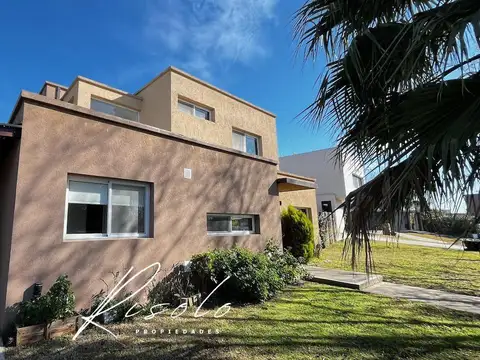 Casa 5 ambientes con 3 baños