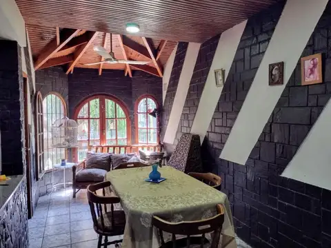 VENTA CASA 5 AMBIENTES BARRIO CONSTITUCION