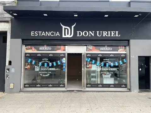 Local Vidriera Frente- 7,60 x 13 - Av Alberdi al 5000- Sin Expensas- Optativos 2 depósitos linderos. Wp 
