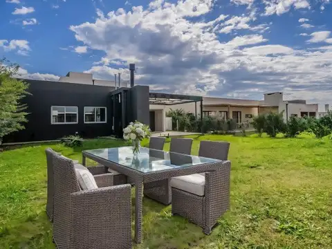 Casa  en Venta en Santa Elena, Pilar del Este, Pilar