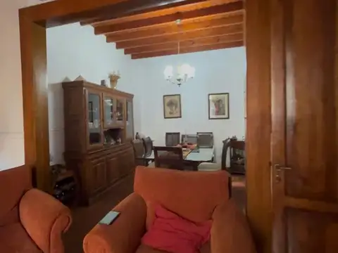 Casa 6 ambientes con 4 baños