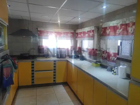 Casa 3 ambientes con 4 baños