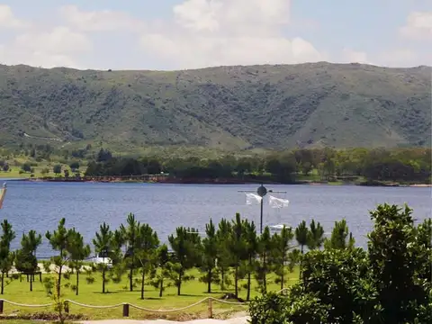 Portón secundario Puerto del Águila, La Estancia, Córdoba, Argentina