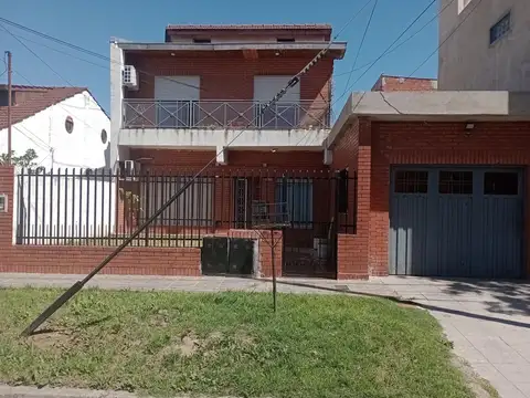 VENTA DE CASA MULTIFAMILAR EN LOTE PROPIO