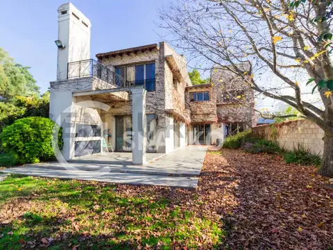 VENTA CASA, 4 DORMITORIOS,COCHERA,PARQUE, PILETA, CASA AUXILIAR , VILLA AMELIA.