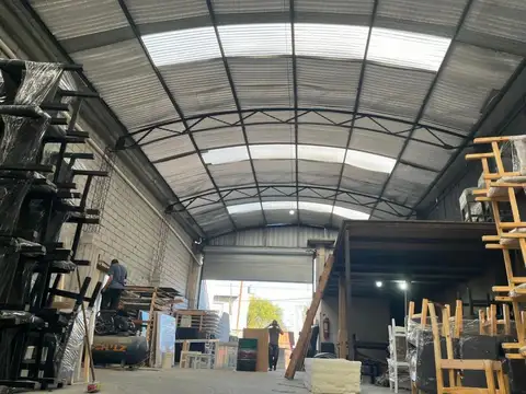 VENTA – AMPLIO GALPÓN / DEPÓSITO DE 460 M2