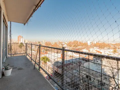 Departamento 4 ambientes Venta Monte Castro Cochera Cubierta Balcón al frente.