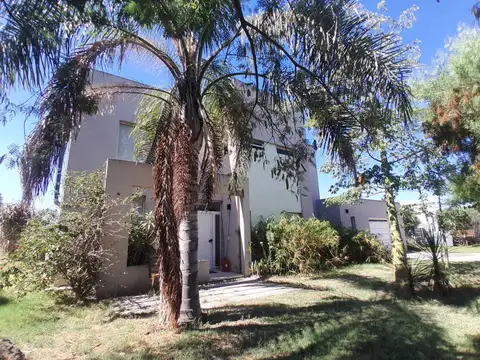 Casa en Venta con 4 cocheras