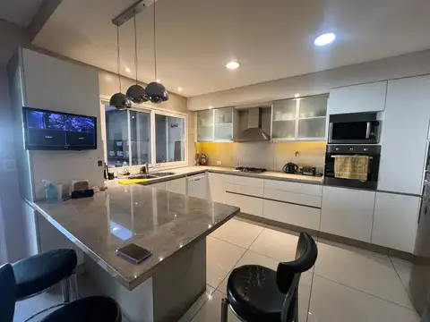 Casa en Venta en Villa Sarmiento, USD 450.000