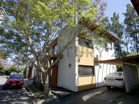 CASA TIPO DUPLEX EN COMPLEJO CERRADO  EN GONNET EN COMPLEJO CERRADO