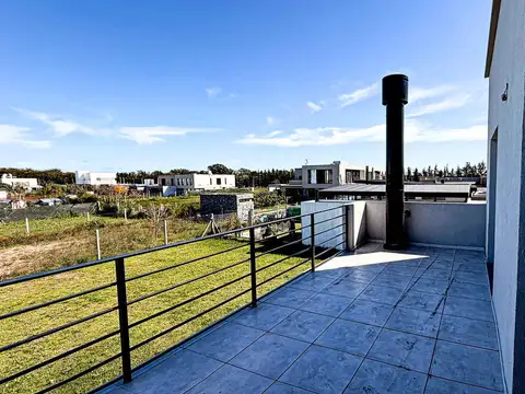 Casa en Alquiler con 6 cocheras