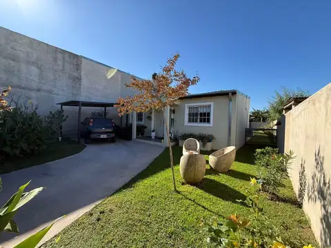Casa en Venta con 2 cocheras
