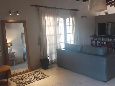 Casa 5 ambientes con 1 baño