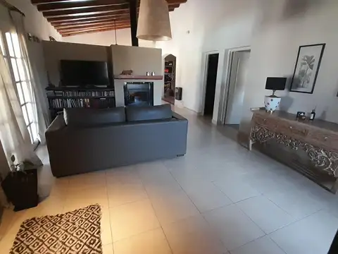 Casa 5 ambientes con 1 baño