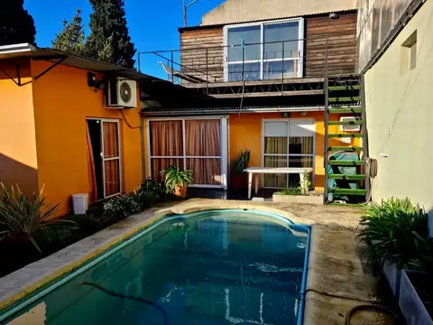 VENTA EN BLOCK Casa con piscina en Burzaco + 4 DTOS y GARAGE