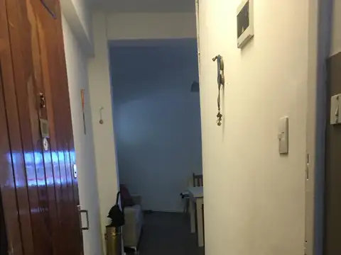 PH en edificio chico PB 2 Amb. Frente RECICLADO MB. Esnaola esquina Estivao