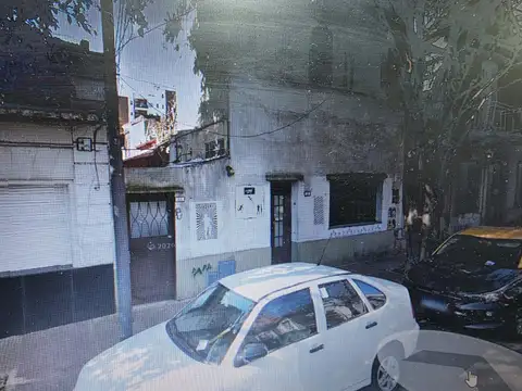 TIPO CASA 2 1/2 AMB - SOLO USO COMERCIAL (DEPOSITO O TALLER)