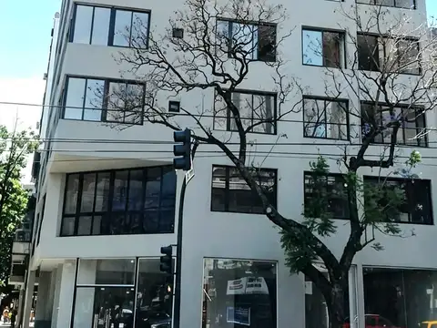 MONOAMBIENTE AL FRENTE CON BALCON 5 AÑOS DE ANTIGUEDAD.