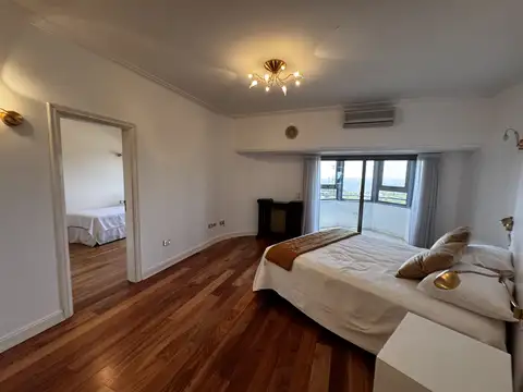 Departamento en Venta con 3 cocheras