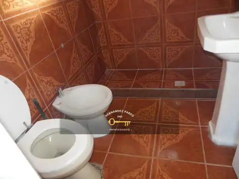 Casa en Alquiler con 1 cochera