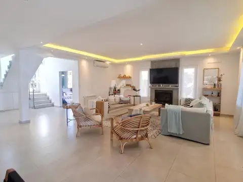Casa 6 ambientes con 2 baños