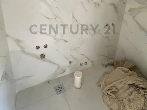 Santa Sofia 100, Piso 0