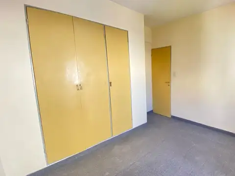 2  AMBIENTES AL FRENTE CON BALCON, MUY LUMINOSO