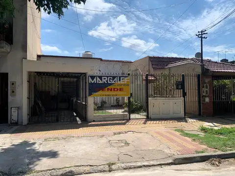 RESERVADO! 3 viviendas en 1, gran lote ideal p/edificar y obtener una renta! escucha Ofertas