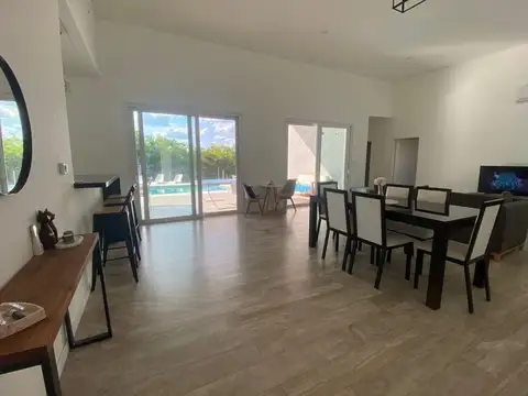 Casa en Venta en Pilar del Este - Santa Guadalupe, USD 195.000