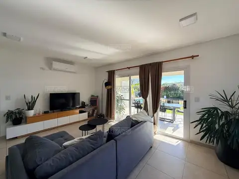 Casa en Alquiler en Pilar del Este - Santa Elena, USD 1.200