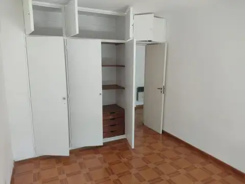 Departamento en Alquiler en Monte Castro, $ 650.000