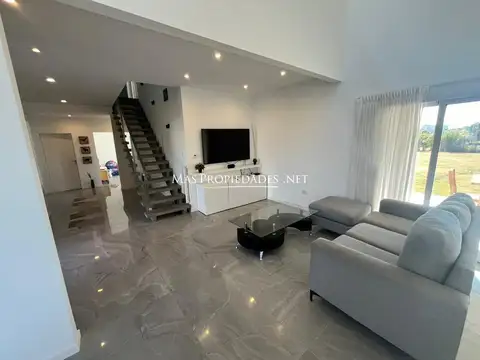 Casa en Alquiler al Norte