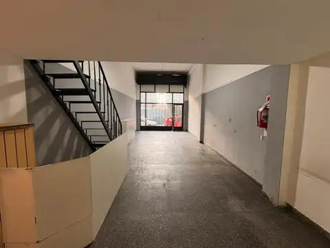 Paraguay 425 y Almte Brown. Local comercial en Don Torcuato Centro. 50 m2 con Entrepiso de 16 m2
