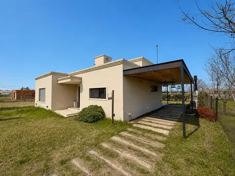 Casa en venta en el Molino Roldan con galeria y pileta