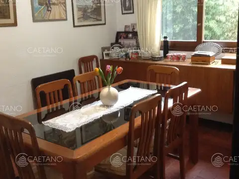 Casa 7 ambientes con 4 baños