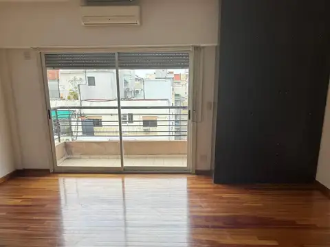 excelente monoambiente frente con balcon