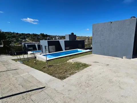 Casa 9 ambientes con 3 baños