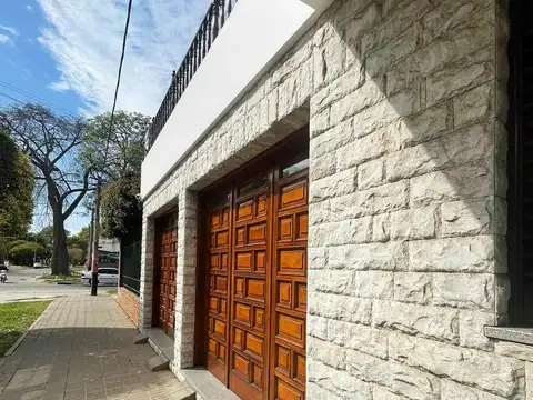 Casa 6 ambientes con 4 baños