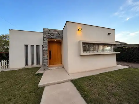 CASA MODERNA EN VENTA CHACHINGO - MAIPÚ