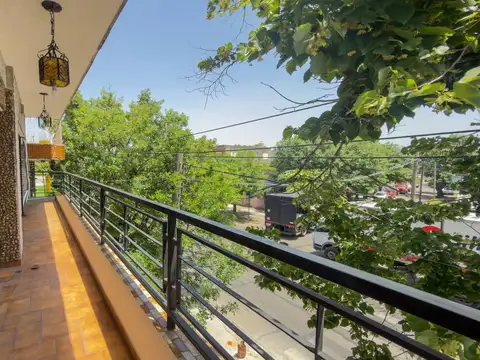 Avenida Mosconi  al 2400