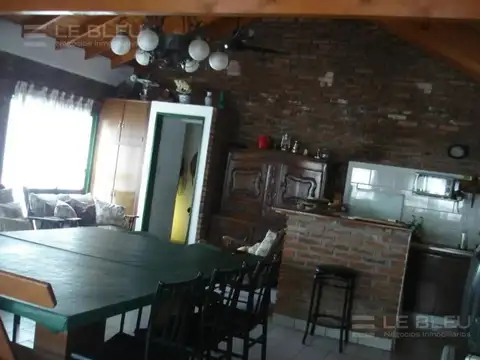 Casa en Venta con 3 cocheras